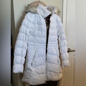 Laundry White Puffer